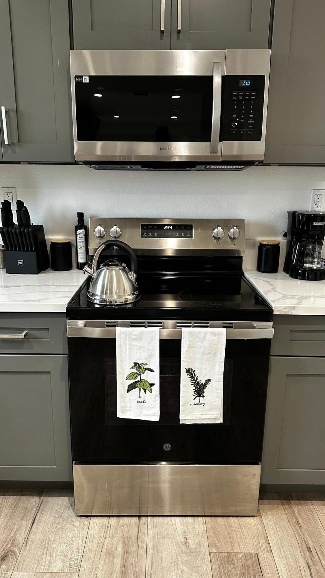 Hidden Gem In South La- Roomy, Quiet & Apartment *
