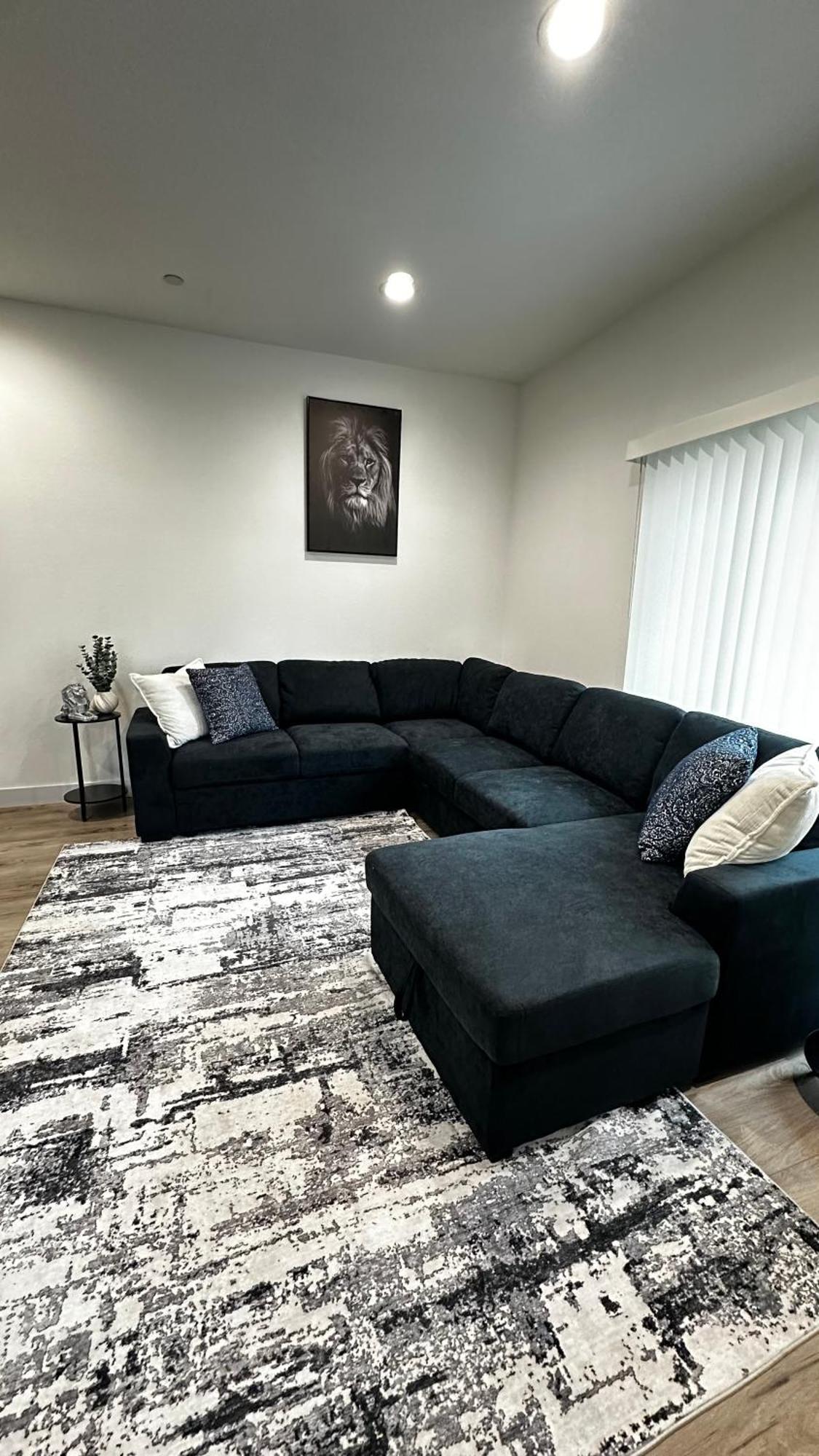 Hidden Gem In South La- Roomy, Quiet & Apartment Los Angeles